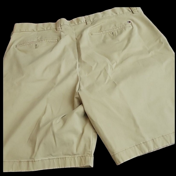 Tommy Hilfiger Men's Tan Shorts - Picture 2 of 4
